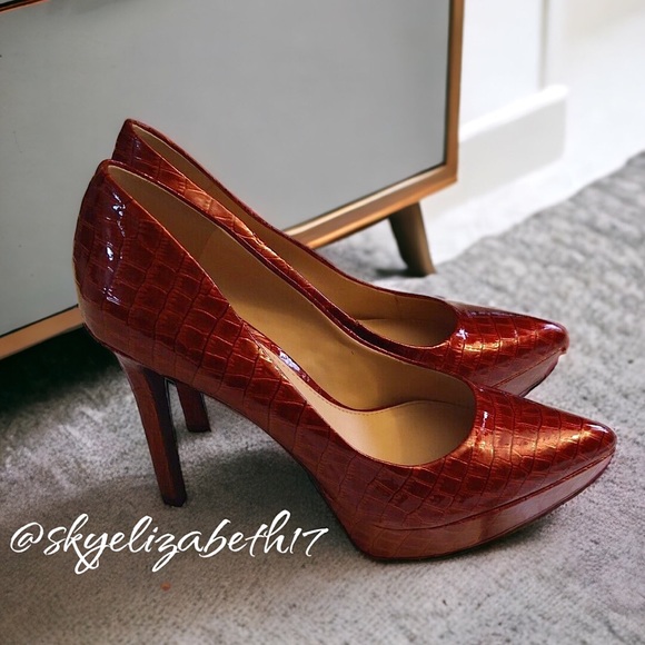 NWT Gianni Bini Reptile Embossed Red Patent Leather Platform Pumps/Heels, 7.5 - Picture 4 of 16